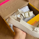 Sandália Papete Moleca Detalhes Dourados