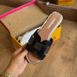 Sandália Moleca Rasteira Brilhosa