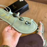 Sandália Vizzano Rasteiras Adornos nas Tiras